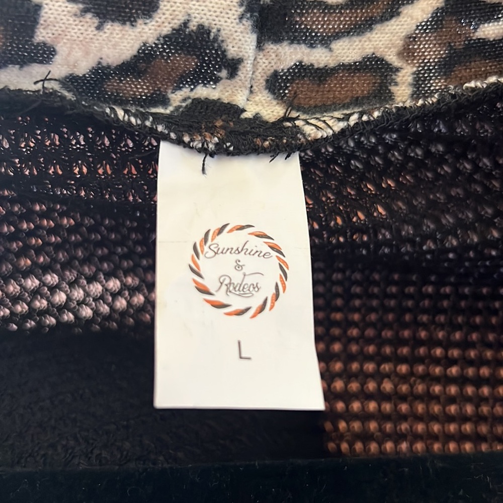 Leopard Polyester Cover - Picture 3 of 3